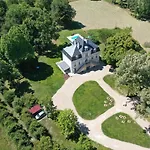 Manoir Le Coutureau Bed and Breakfast