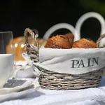 Manoir Le Coutureau Bed and Breakfast