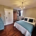 Manoir Le Coutureau Bed and Breakfast