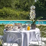Bed and Breakfast Manoir Le Coutureau 4*