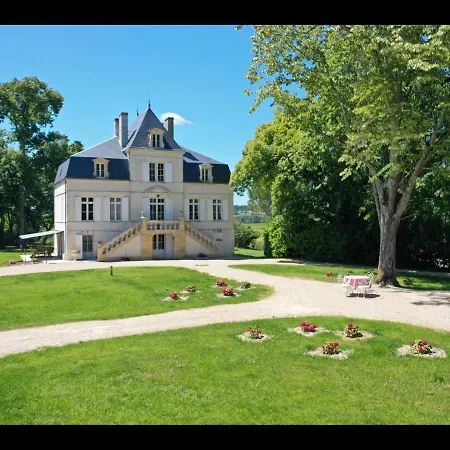 Bed and Breakfast Manoir Le Coutureau 4*