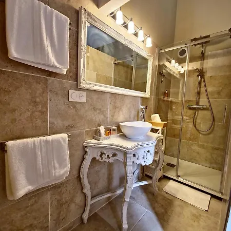 Bed & Breakfast Manoir Le Coutureau 4*
