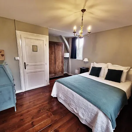 Manoir Le Coutureau Bed & Breakfast