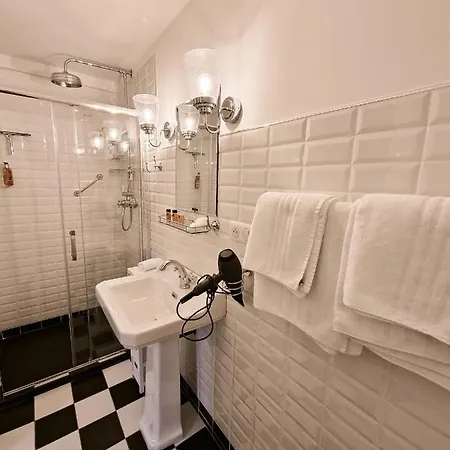 Manoir Le Coutureau Bed & Breakfast 4*